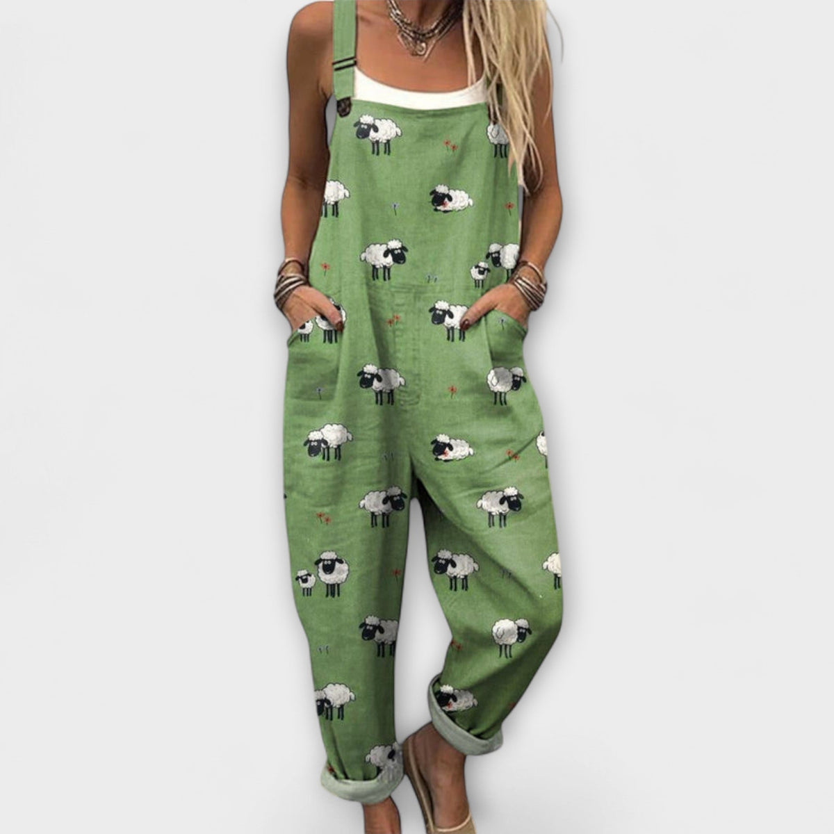 Luna - Grüne Latzhose mit Schafmotiv