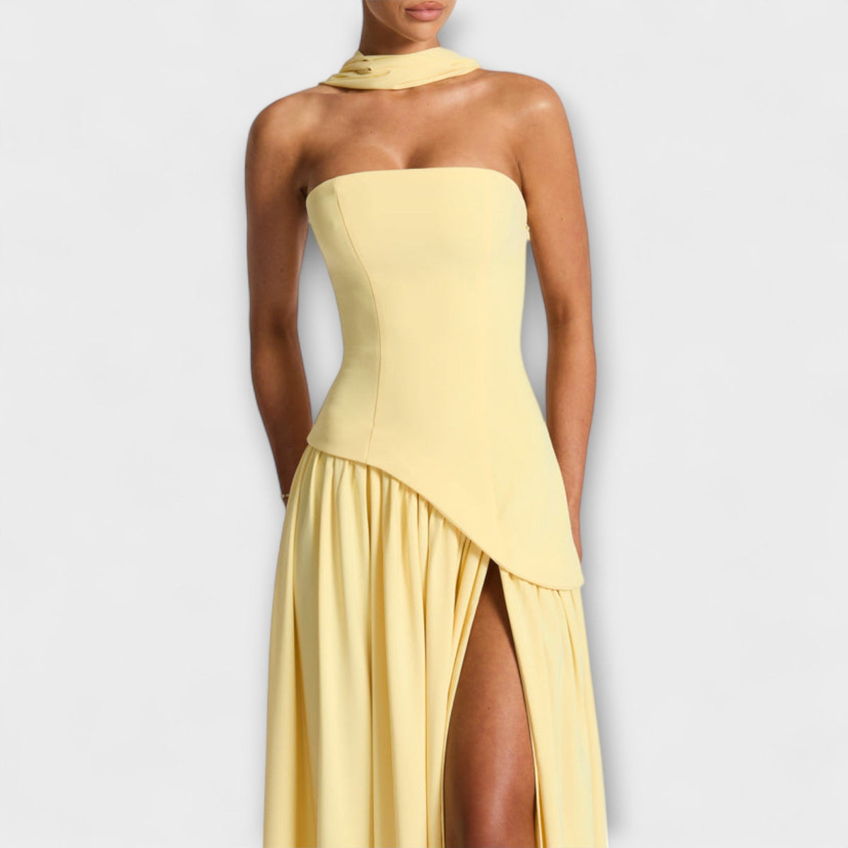 Ada - Gelbes elegantes Maxikleid mit Schlitz
