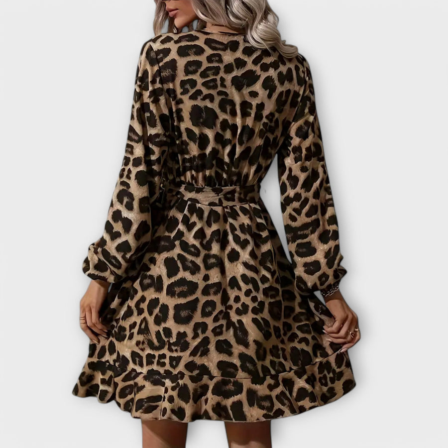 Schickes Kleid mit Leopardenmuster und Bindegürtel