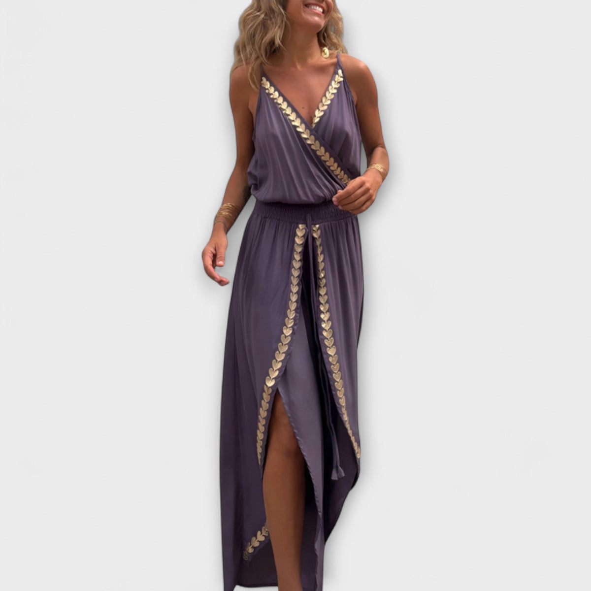 Angela - Donatila V-Ausschnitt Jumpsuit mit Stickerei und offenen Beinen