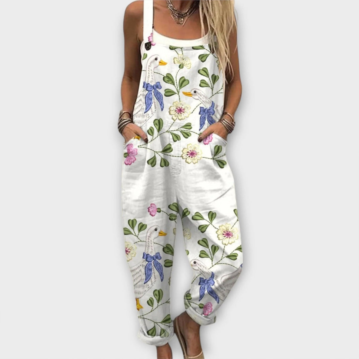 Annalena - Weisse Latzhose mit Wildblumen