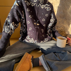 DAVINA Paisley-Strickjacke Ganzkörperansicht