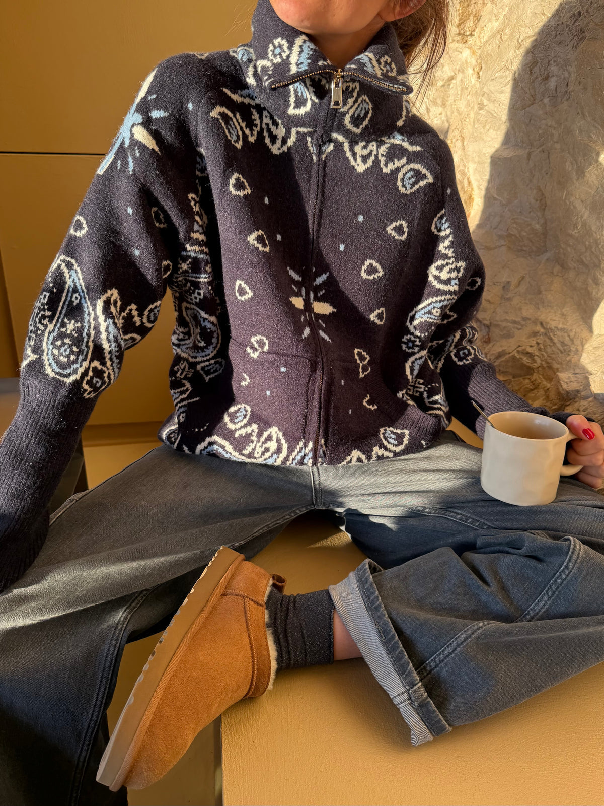 DAVINA Paisley-Strickjacke Ganzkörperansicht