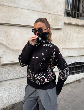 DAVINA Paisley-Strickjacke im Alltag gestylt