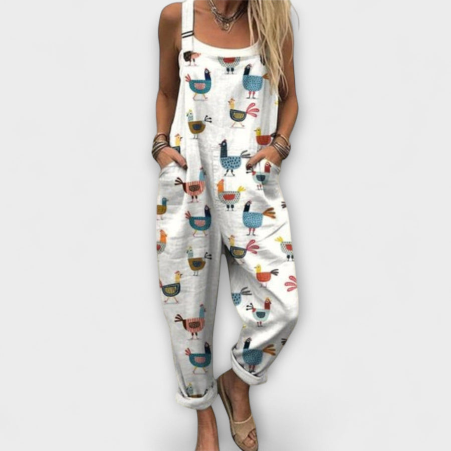Tilda - Weisse Latzhose mit Hühnermotiv