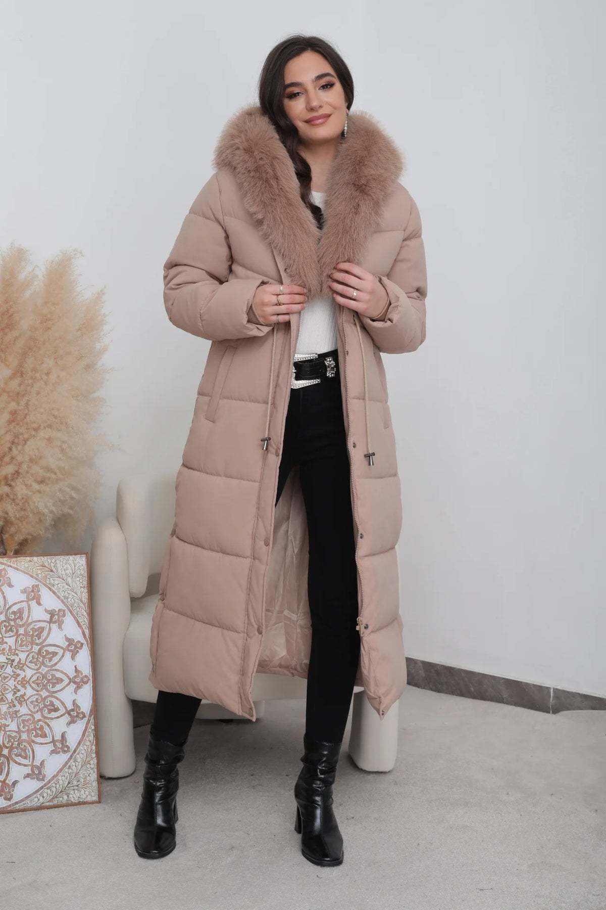 LIVIA langer gesteppter Wintermantel in Beige