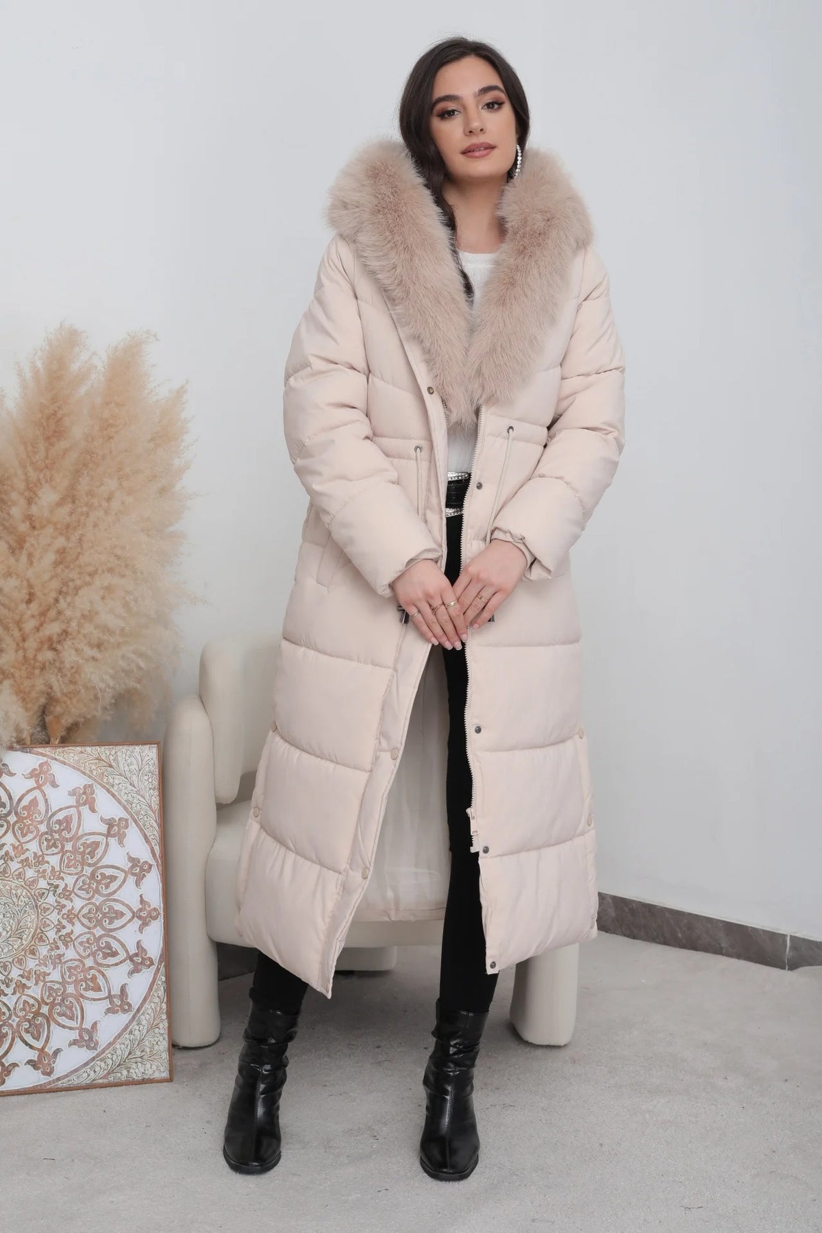 LIVIA langer gesteppter Wintermantel in Gebrochenes Weiss