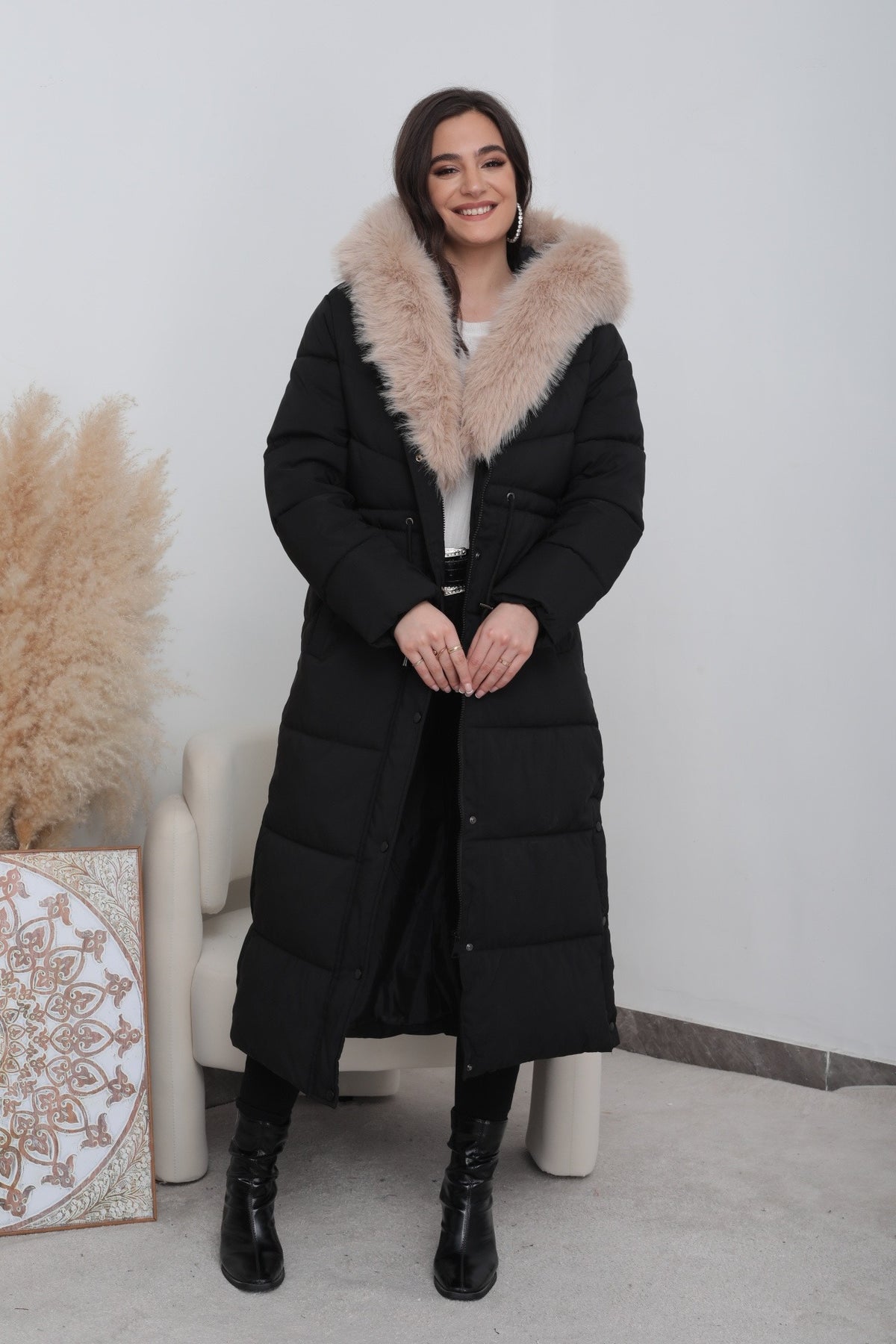 LIVIA langer gesteppter Wintermantel in Schwarz-Beige