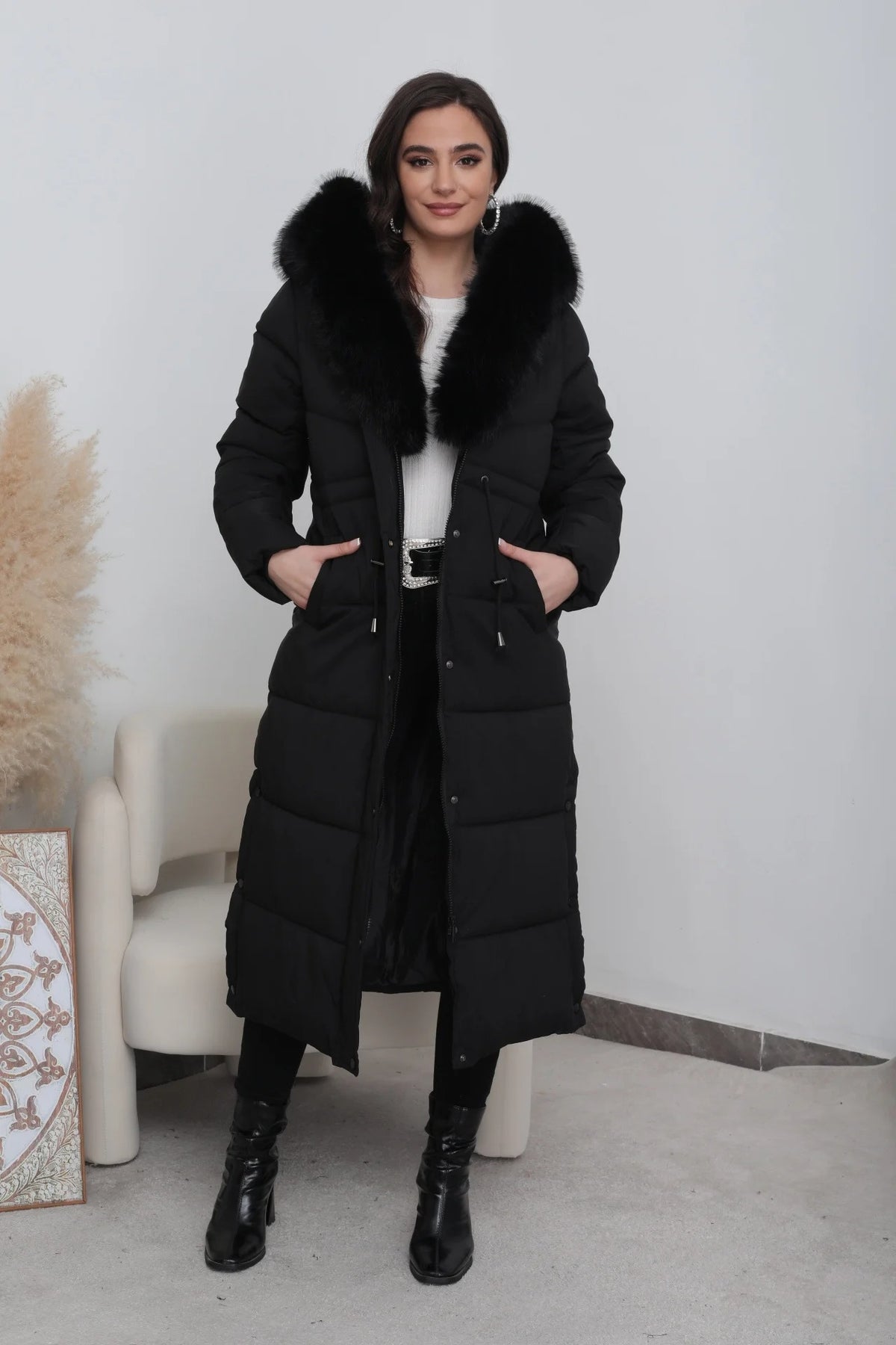 LIVIA langer gesteppter Wintermantel in Schwarz