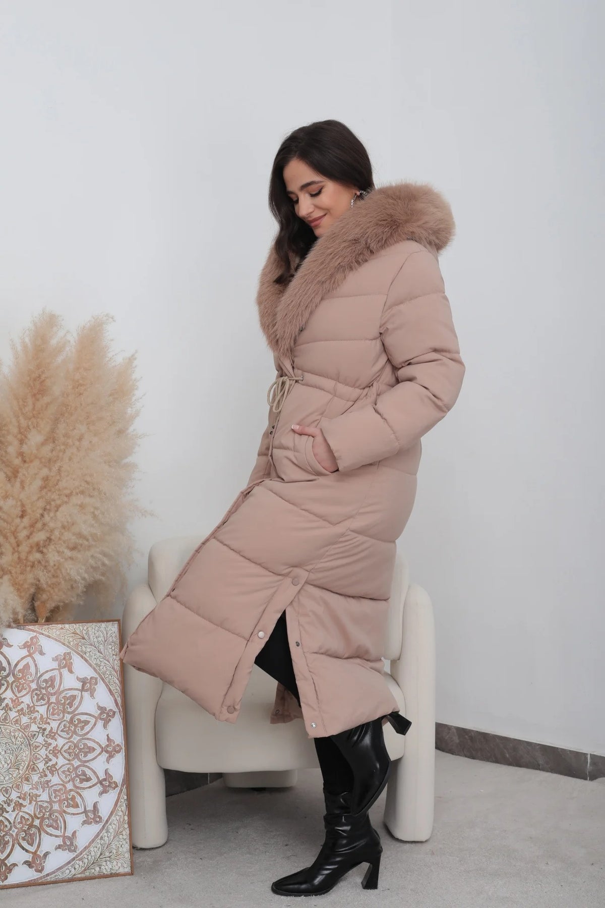 LIVIA langer gesteppter Wintermantel in Beige