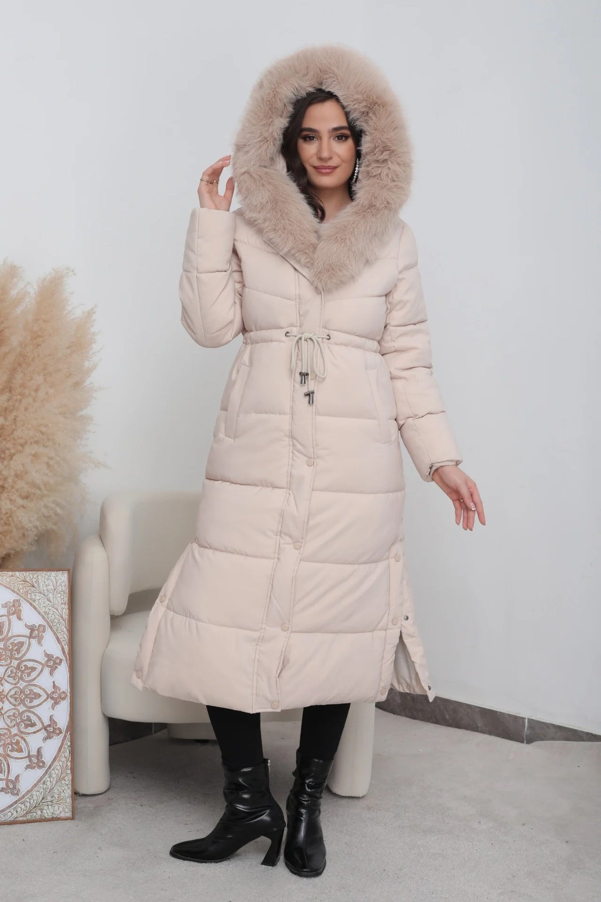 LIVIA langer gesteppter Wintermantel in Gebrochenes Weiss