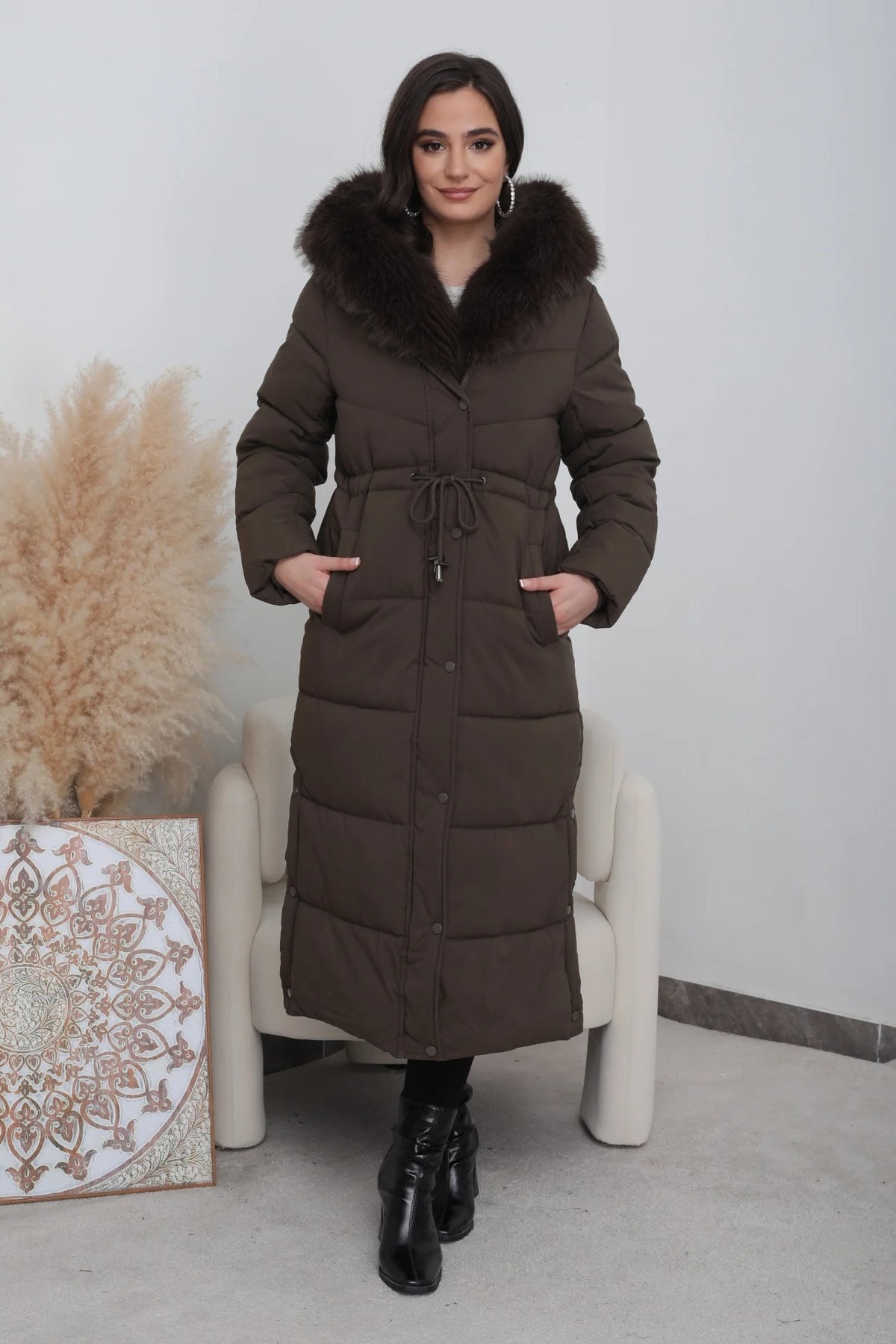 LIVIA langer gesteppter Wintermantel in Grün