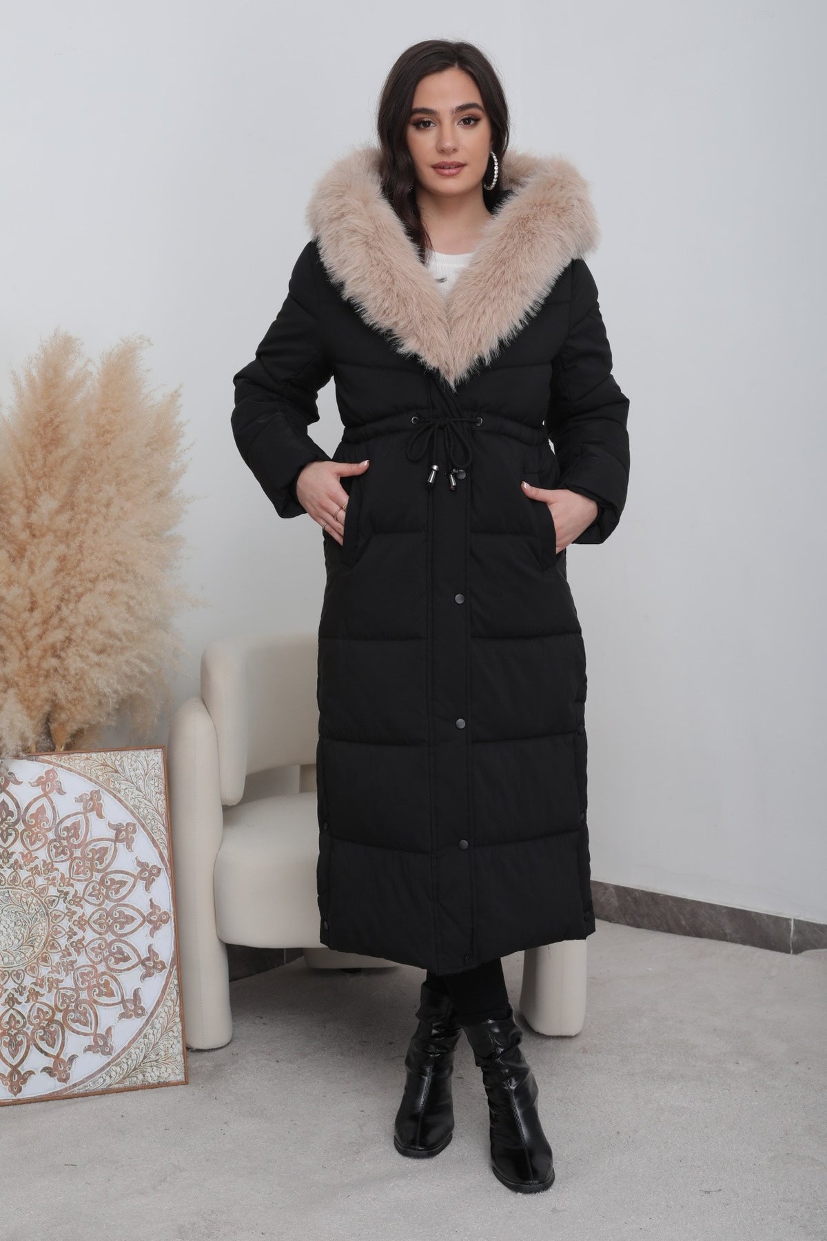 LIVIA langer gesteppter Wintermantel in Schwarz-Beige