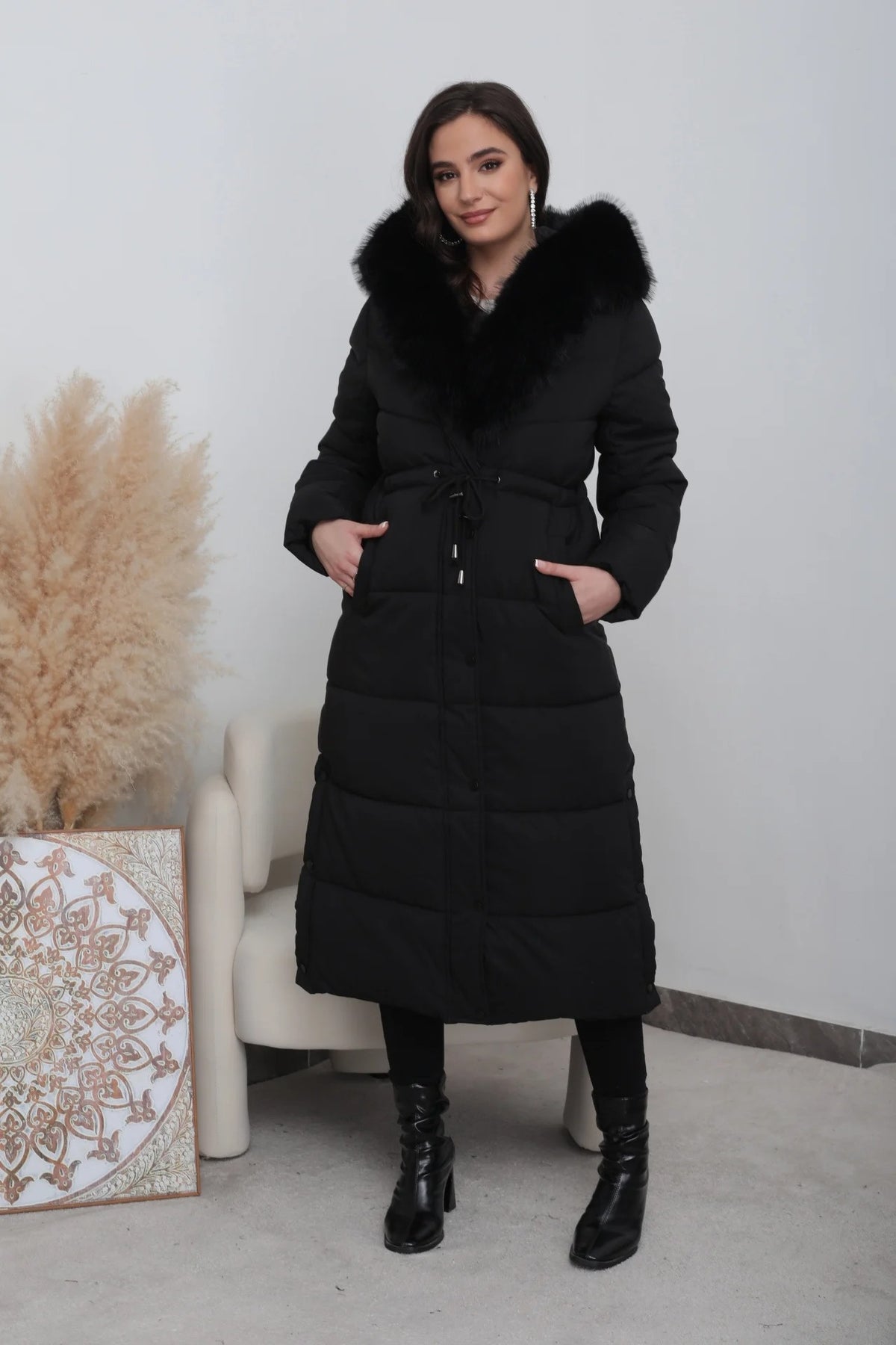 LIVIA langer gesteppter Wintermantel in Schwarz