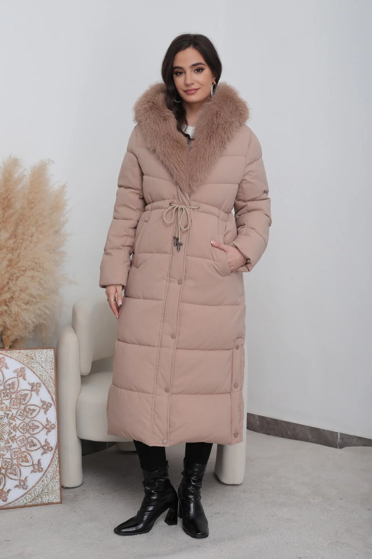 LIVIA langer gesteppter Wintermantel in Beige