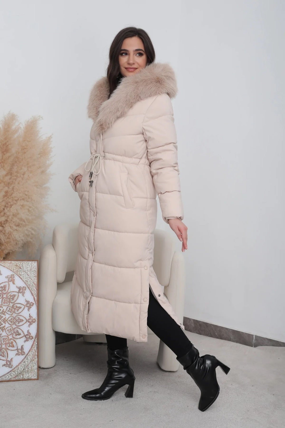 LIVIA langer gesteppter Wintermantel in Gebrochenes Weiss