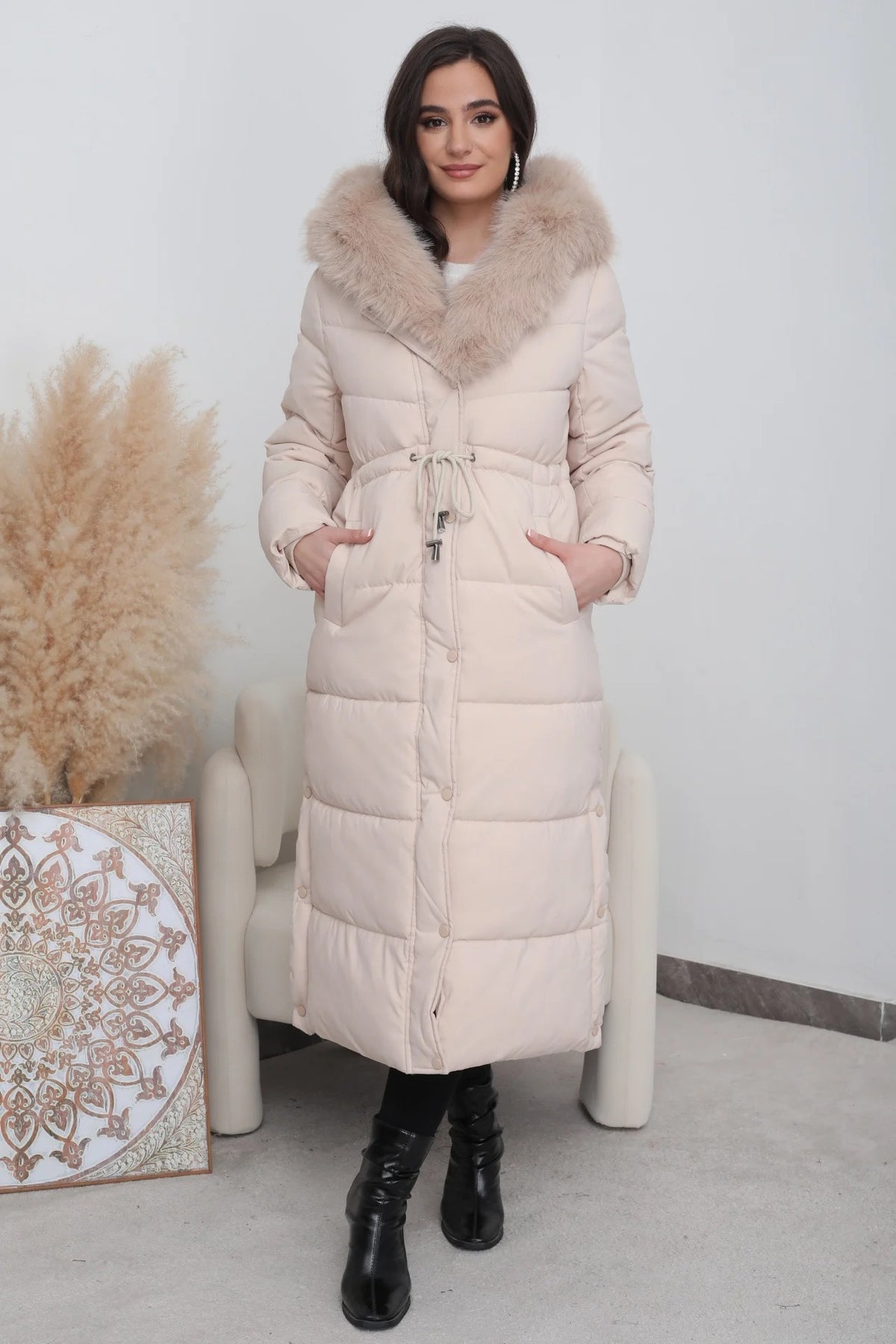 LIVIA langer gesteppter Wintermantel in Gebrochenes Weiss