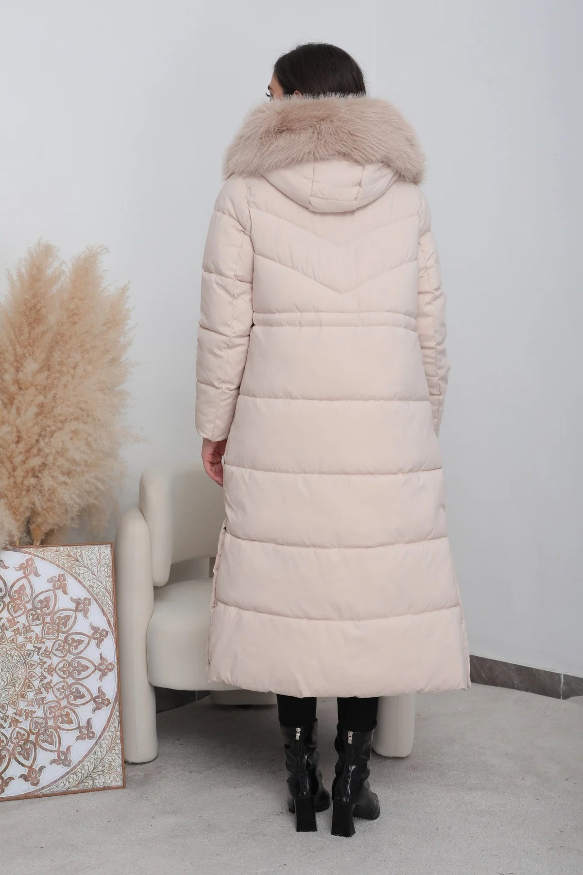 LIVIA langer gesteppter Wintermantel in Gebrochenes Weiss