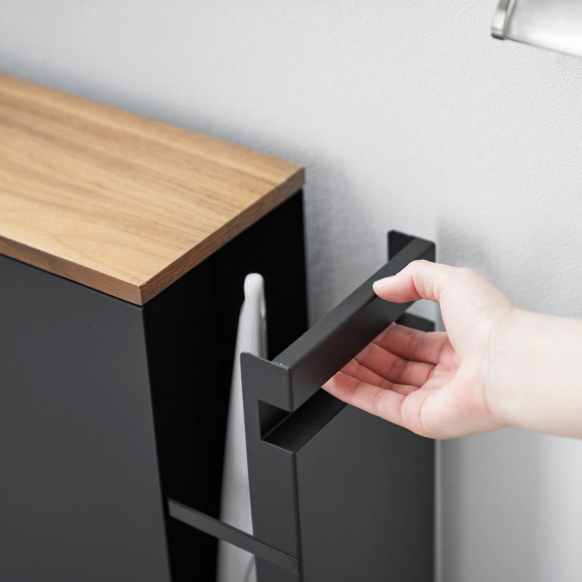 BELLA ausziehbarer Badschrank für Toilettenpapier